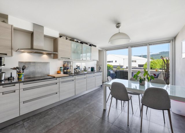 Beau duplex en attique de 5,5 pièces à Bursinel - photo 6