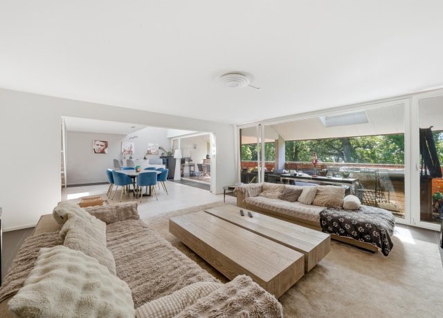Beau duplex en attique de 5,5 pièces à Bursinel - photo 2